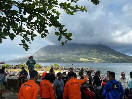 Éruptions volcaniques et risque de tsunami en Indonésie: des milliers d’habitants évacués