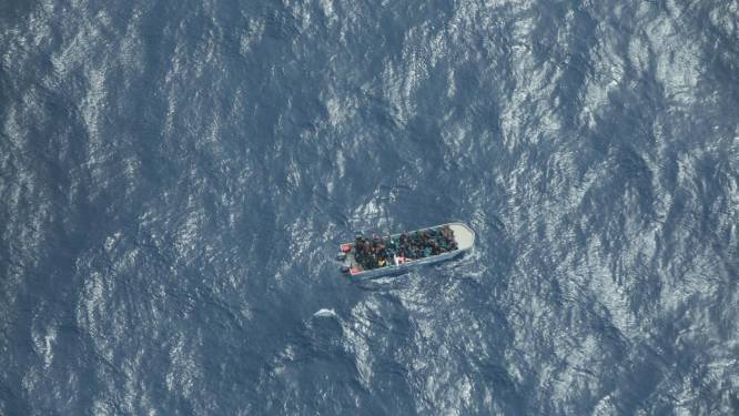Un bateau parti de Tunisie vers l’Europe coule, 34 migrants disparus