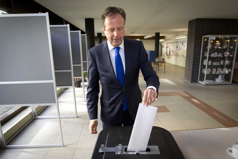 D66-leider Alexander Pechtold brengt zijn stem uit in Wageningen voor de Europese verkiezingen. Beeld anp