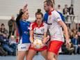Jeanine Marijs (hier in het midden, thuis tegen Oost-Arnhem) neemt afscheid bij TOP. Volgende week speelt ze haar laatste duel.