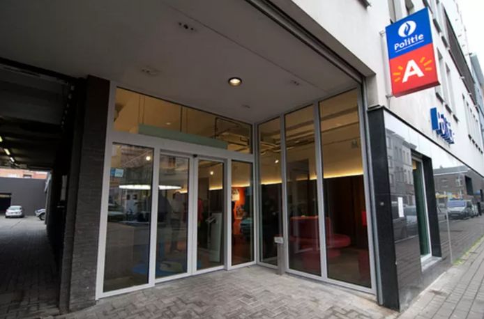 Le bureau de police de la Handelstraat.
