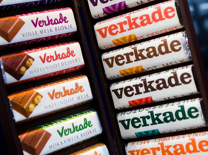 Enkele chocoladerepen uit de bedrijfscollectie van de Verkade fabrieken.