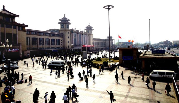 Stationsplein in Peking. Beeld anp