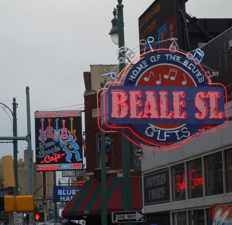 Beale Street in Memphis Beeld Erik van Zwam