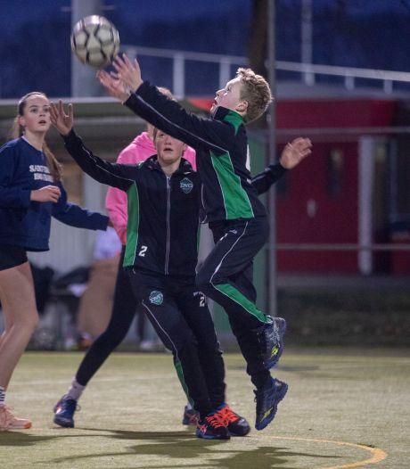 Noa (13) is blij met trainingen op korfbalveld, maar mist wedstrijden: ‘We willen spelen om het Nederlands kampioenschap’
