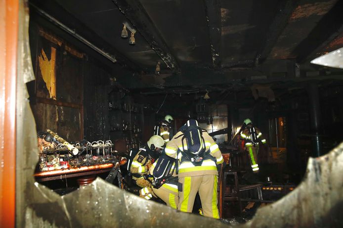 Hevige Brand Verwoest Cafe De Tagrijn In Zwolle Zwolle Destentor Nl