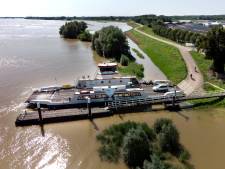 Veerpont tussen Herwijnen en Brakel uit de vaart door aanvaring met vrachtschip