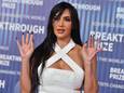 Fans steken de draak met duikpoging van Kim Kardashian: “Alleen zij kan duiken in water van 20 centimeter diep”