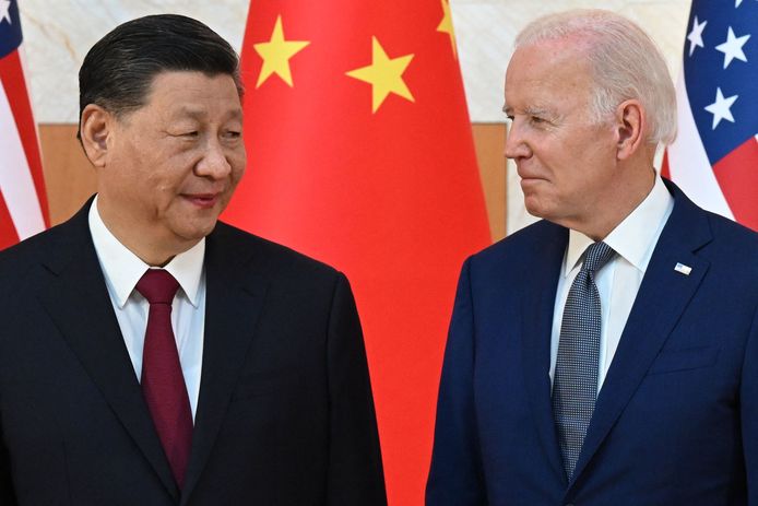 De Amerikaanse president Joe Biden en zijn Chinese ambtgenoot Xi Jinping tijdens hun laatste ontmoeting, op 14 november vorig jaar op de G20-top in Indonesië.