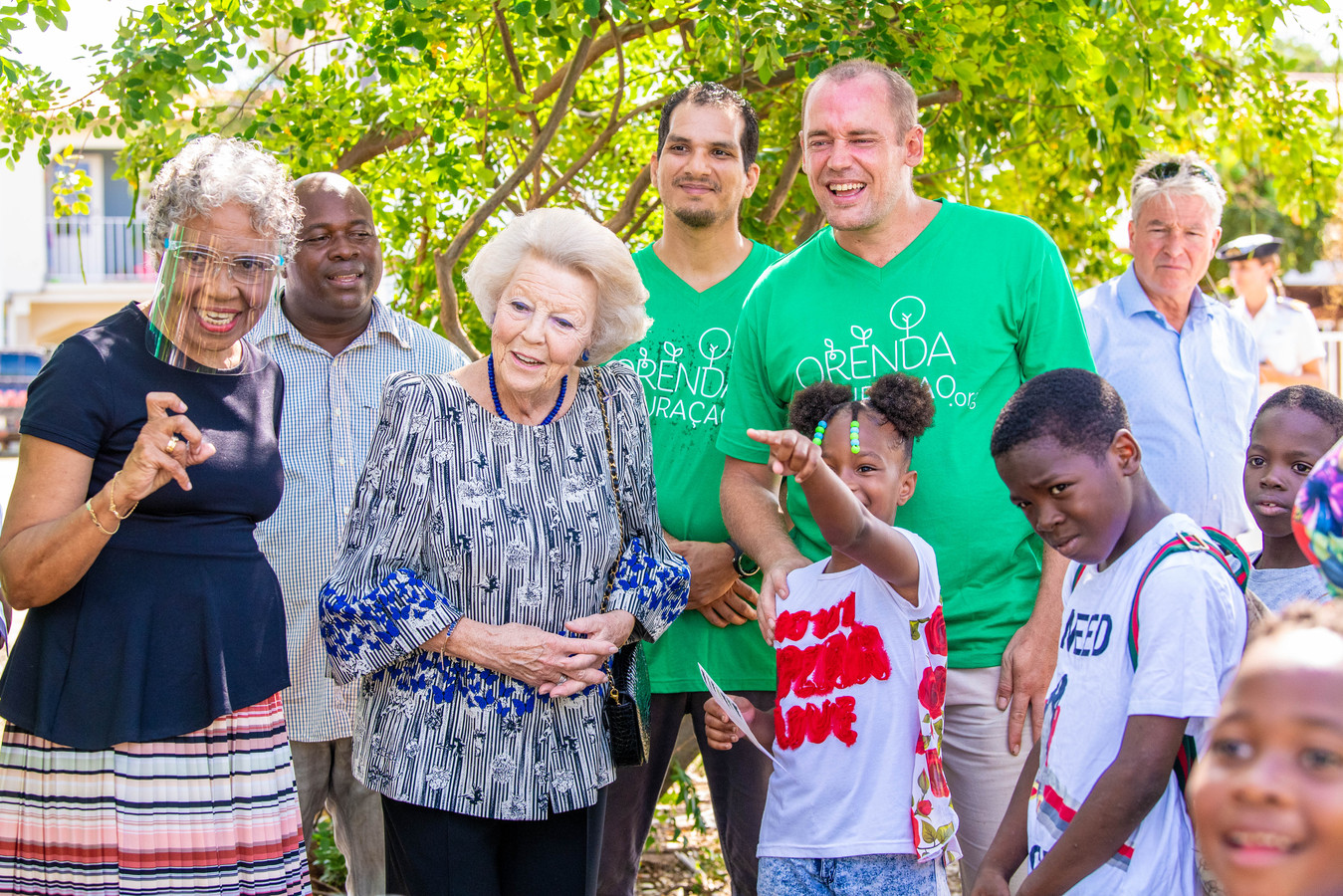 Prinses Beatrix tijdens een bezoek aan aan Curaçao.