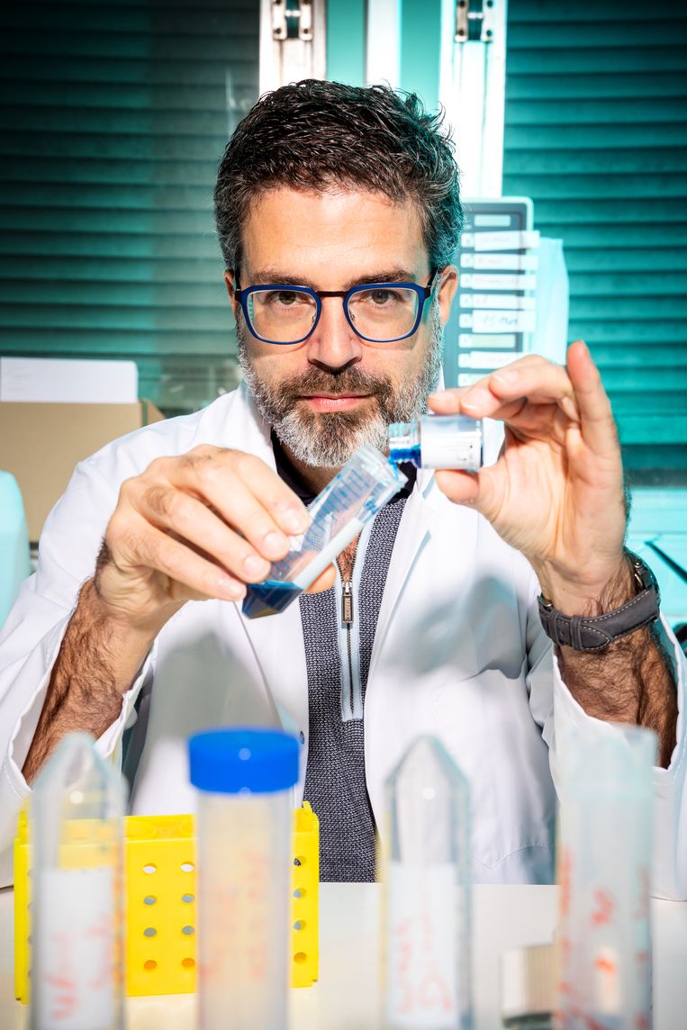 ‘Antivaxers misbruiken wetenschappelijke studies. Er zit meestal een grond van waarheid in wat ze vertellen, maar vervolgens maken ze er een zwart-witverhaal van.’ Beeld Guy Kokken