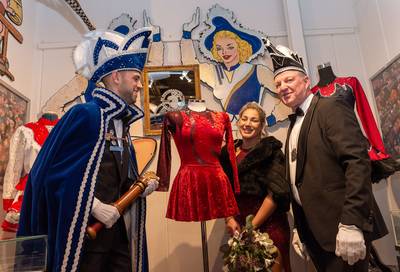 Relikwieën uit Vaassense carnavalshistorie in museum: ‘Hier ben ik het kleine jochie van vroeger’
