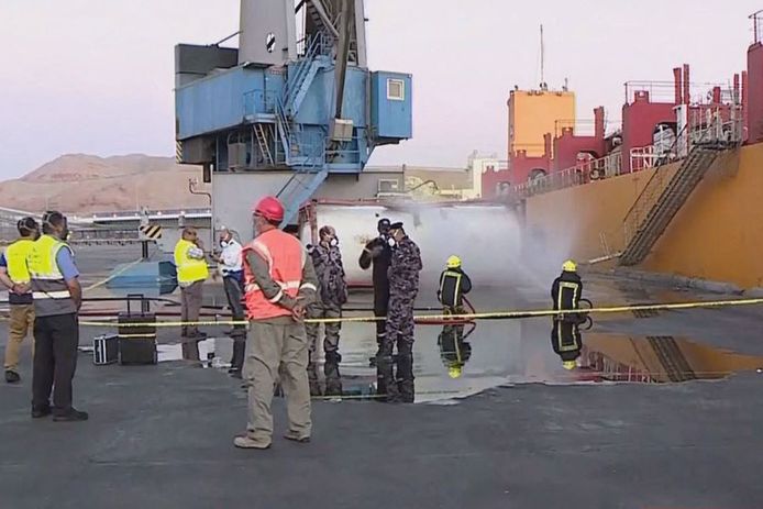 Het lek zou ontstaan zijn tijdens het transport van een container.