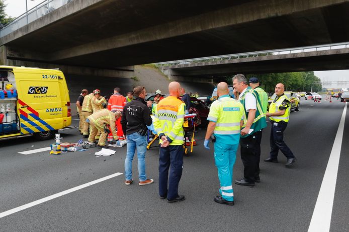 Ongeluk op A50 bij knooppunt Ekkersweijer.