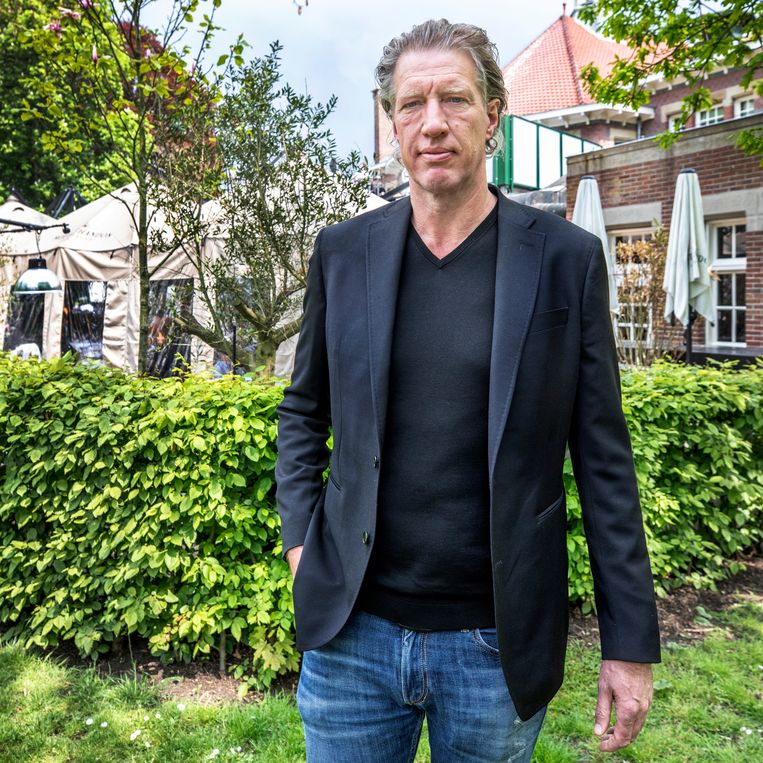     Investitore Richard Van Leeuwen di De Schone Zaak.  statua 