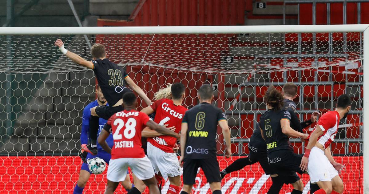 Standard Luik klimt naar derde plek na zege op Oostende ...