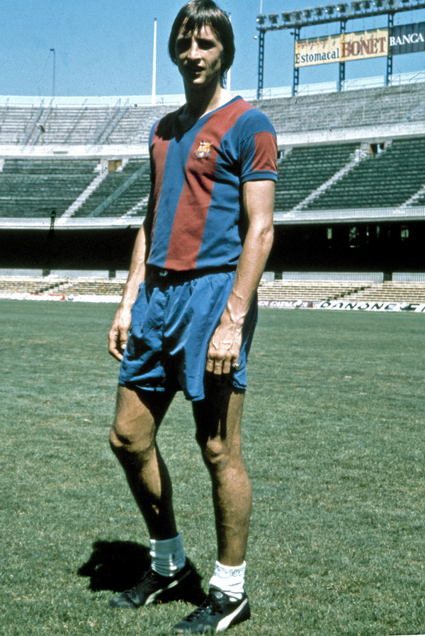 Kip Onafhankelijk timer 1974: Cruijff tilt Barcelona boven Real Madrid uit | Foto | AD.nl