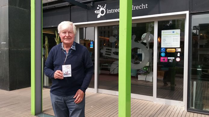 John Hayward (81) uit Engeland is dit weekend in Dordrecht voor Dordt in Stoom. Hij heeft bij de VVD Dordrecht een kaartje gescoord voor het stoomrondje.