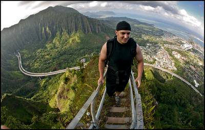 Hawaï is tiktokkers en toeristen zat: iconische (en verboden) ‘trap naar de hemel’ wordt afgebroken