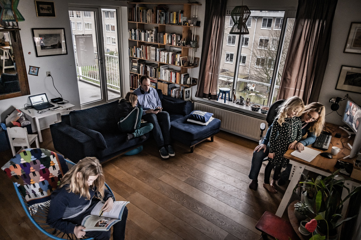 Bram Heerebout riep enkele dagen voor de aankondiging van de lockdown nog op het schoolplein: ‘We redden het wel, zolang de scholen maar open blijven!’. Beeld Joris van Gennip
