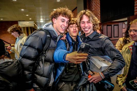 L'ultima volta che Acid ha scattato volentieri una foto con tutti i suoi fan.