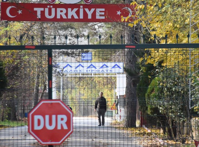 De jihadist zit vast in niemandsland tussen het Turkse Edirne en het Griekse Pazarkule.