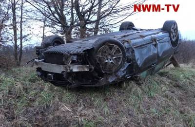 'Klein kerstwonder': auto over de kop, vader en zoontjes slechts lichtgewond