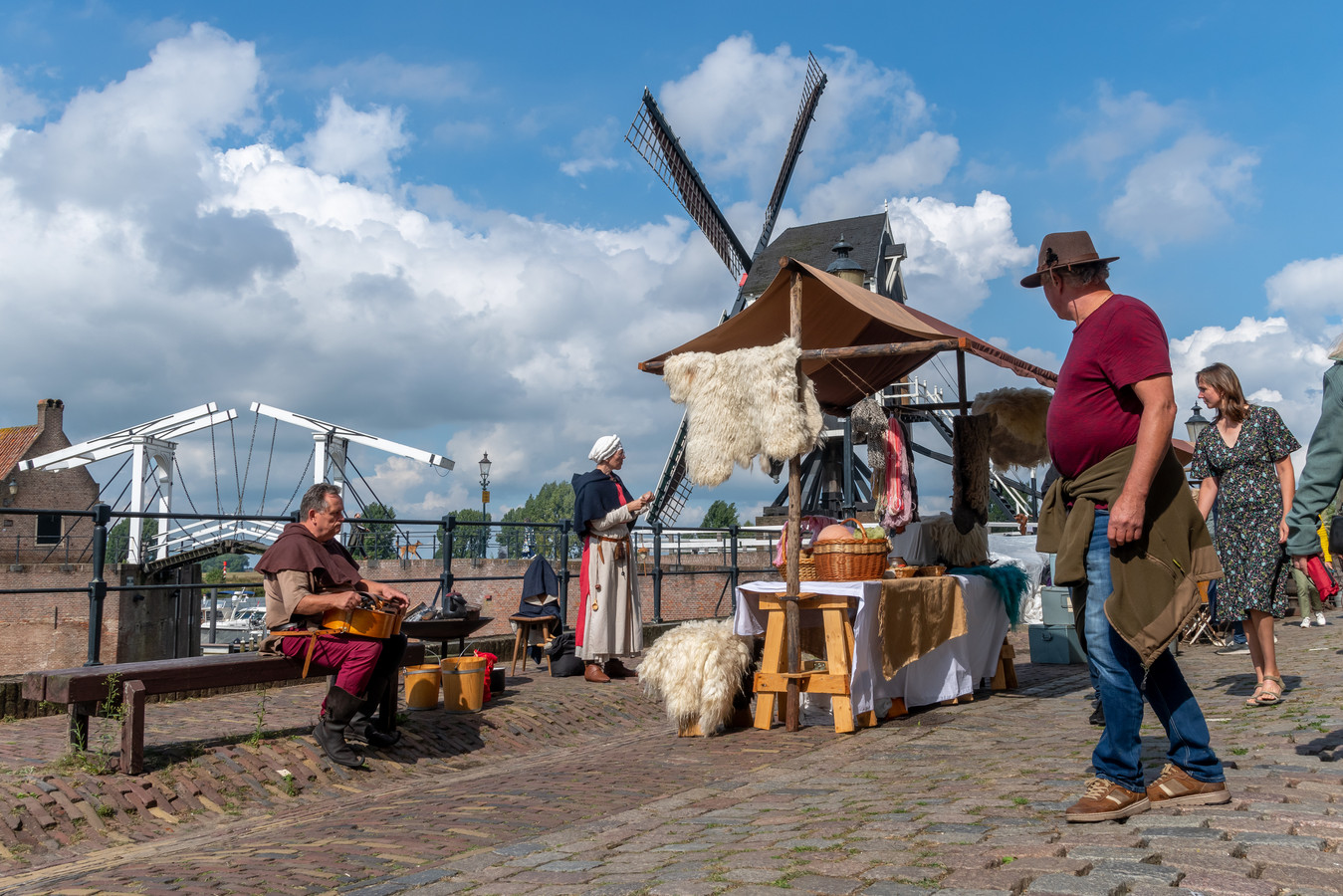 De geschiedenis herhaalt zich tijdens Historisch Heusden | Foto | AD.nl