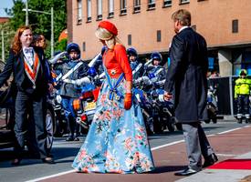 Zó laat koningin Máxima haar jurken vermaken