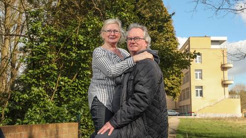 Koen (62) werd vijf keer opgegeven, maar overleefde het coronavirus: “Ze zeggen dat ik een klein Covid-mirakeltje ben”