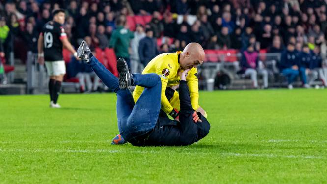 PSV weigert veldbestormer tot 2063 de toegang tot het Philips Stadion én wil geld zien