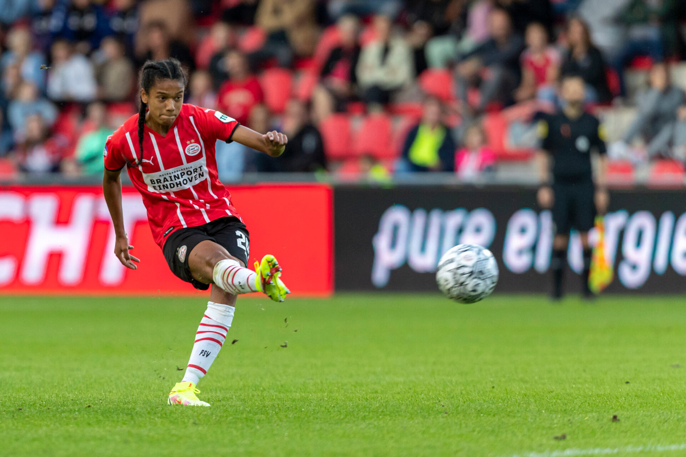 Esmee Brugts scoorde het eerste PSV-doelpunt van dit seizoen.