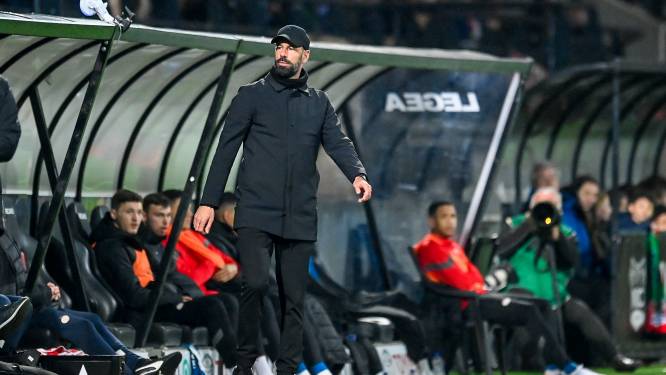 Ruud van Nistelrooij betreurt vertrek André Ooijer, maar geniet van ‘hoog niveau’ PSV