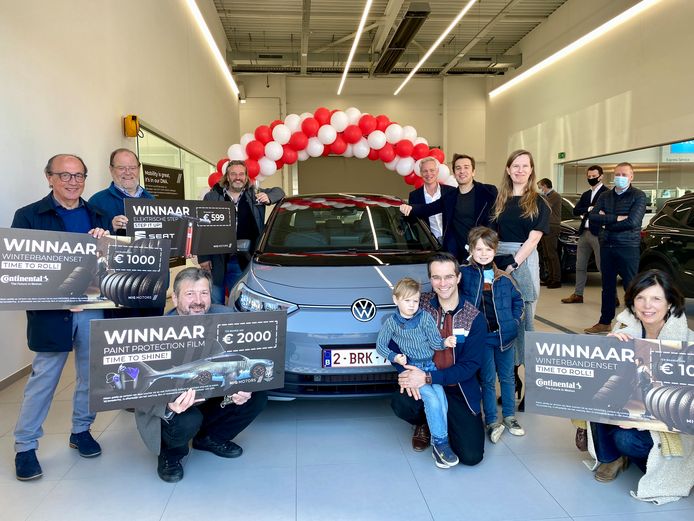 Alleen maar blije gezichten bij MIG Motors: allemaal winnaars van leuke prijzen