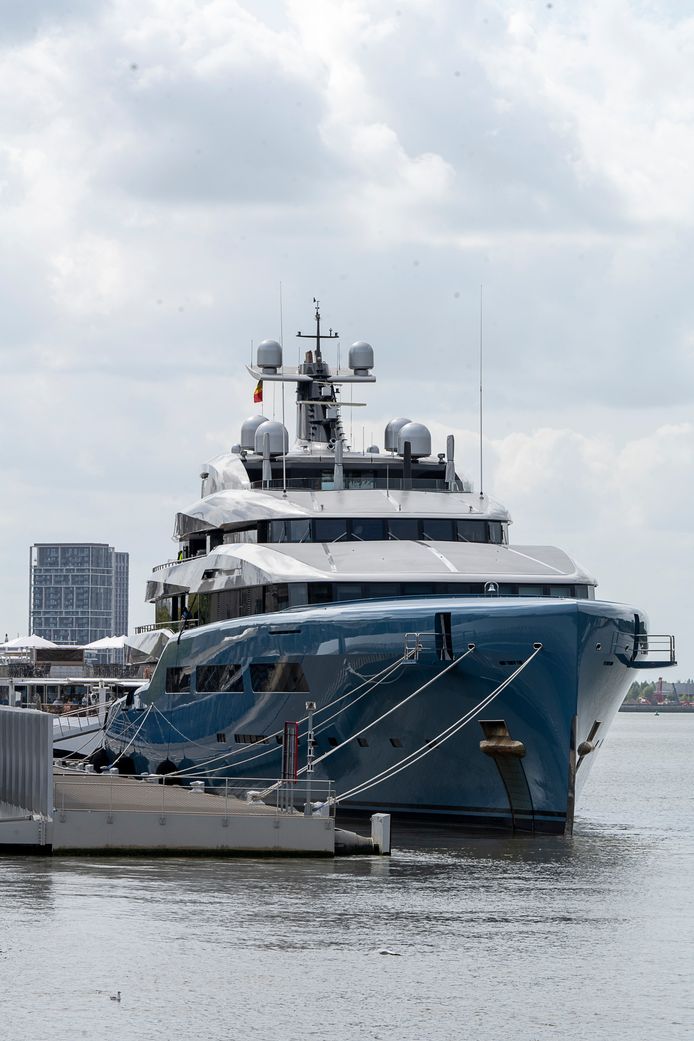 The impressive yacht - the ship even has a paddle court on board - is owned by British billionaire and Tottenham chairman Joe Louis (85).