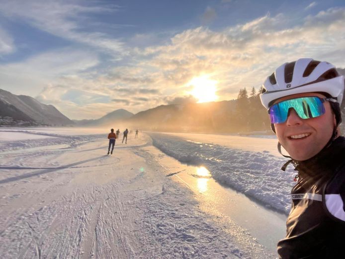 Maarten Janse op de Weissensee, waar hij een alternatieve Alternatieve Elfstedentocht schaatste. ,,Je sport in de natuur en dan heb je niet altijd de garantie dat er perfect ijs is.”