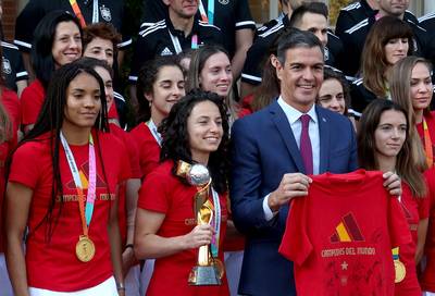 Le Premier ministre espagnol réagit à l’affaire du baiser forcé: “Nos joueuses ont donné une leçon au monde”