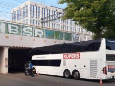 Drie keer gaat het mis bij ‘lage’ spoortunnel in Eindhoven, chauffeurs rijden zich klem