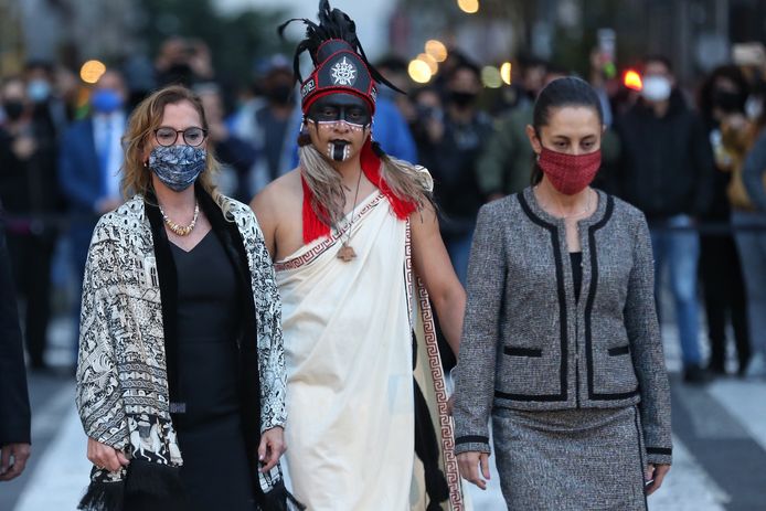 Burgemeester Claudia Sheinbaum (rechts) herdenkt het inheemse verzet tegen de Spaanse kolonisten. (12/08/2021)