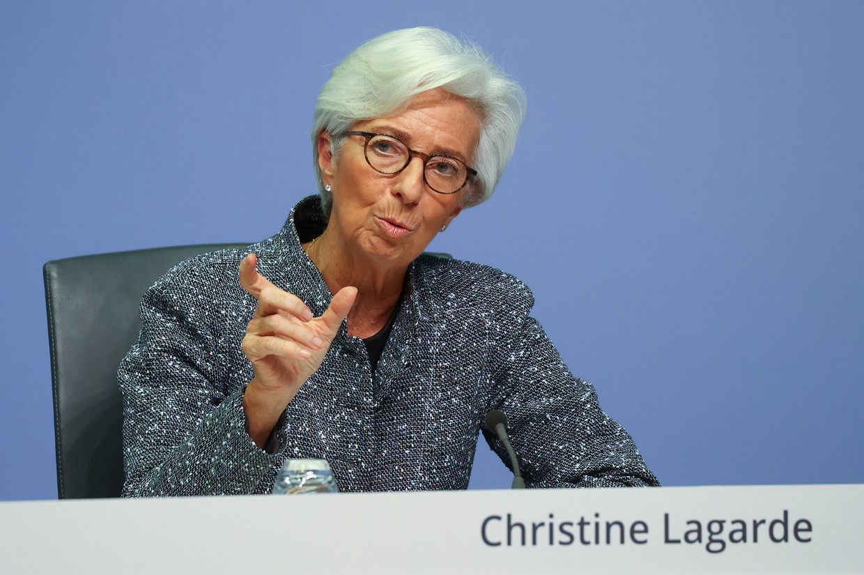 ECB-president Christine Lagarde twitterde donderdagochtend: ‘Er zijn geen grenzen aan onze steun voor de euro.’ Beeld Reuters