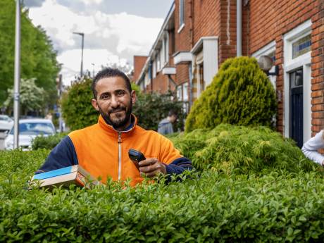 Ibrahim is de 'meest geliefde’ pakketbezorger van Utrecht: wie helpt hem aan woonruimte?