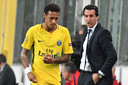 Unai Emery in gesprek met Neymar.