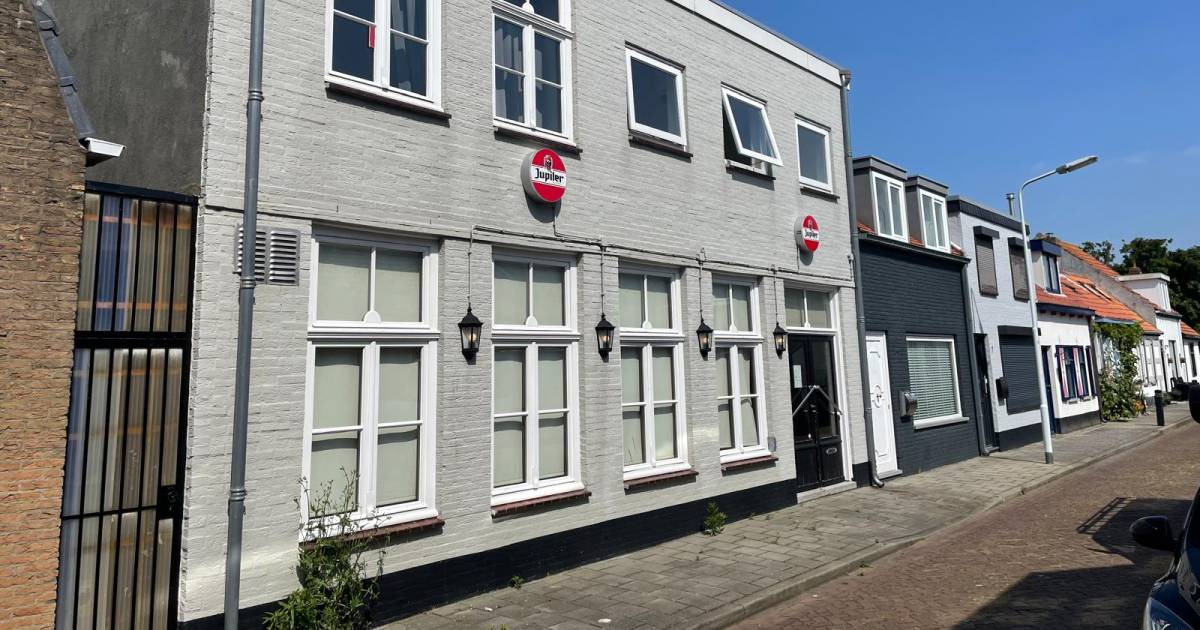 Zorgen om hotel in smalle straat in Breskens: ‘Waar gaan die gasten parkeren?’