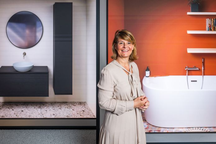 Al swipend kunnen klanten op zoek naar een nieuwe wasgelegenheid terecht in een ruimte van nauwelijks 80 vierkante meter in Hopland, de luxe winkelstraat in Antwerpen. “De Tinder van de badkamers”, volgens CEO Caroline Van Marcke.