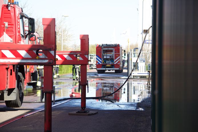 De brandweer is ter plaatse.