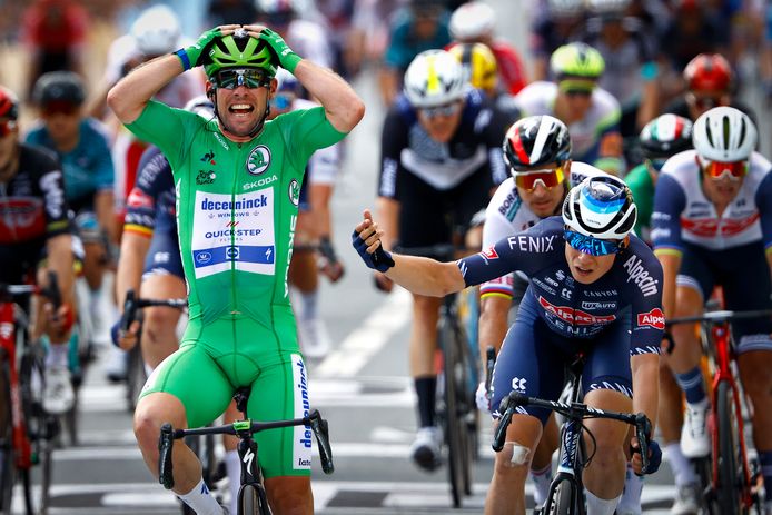 Nummer 33 voor Mark Cavendish, die op donderdag 1 juli voor de derde keer de sprint won in Châteauroux.