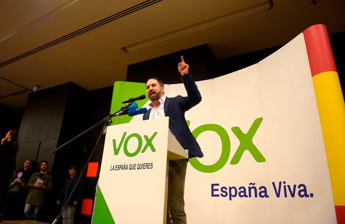 Santiago Abascal, de leider van de extreemrechtse Spaanse partij Vox, houdt een toespraak in Granada.