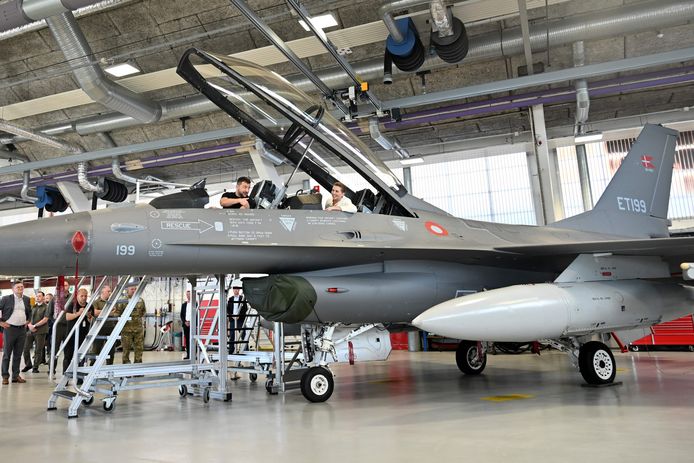 La livraison de F-16 à l'Ukraine par le Danemark prévue “au deuxième  trimestre 2024”, Monde
