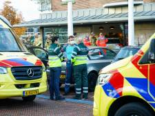 Met een ‘enorme knal’ rijdt auto brasserie in Bilthoven binnen: ‘Ik hoorde kinderen schreeuwen’
