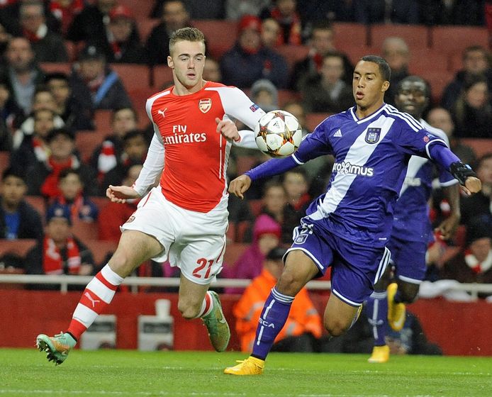 Arsenal-verdediger Calum Chambers profiteerde op Twitter het meest van zijn transfer.